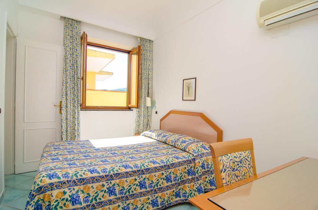 La Capannina - Hotel & Apartments Искья Экстерьер фото
