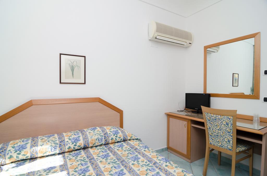 La Capannina - Hotel & Apartments Искья Экстерьер фото
