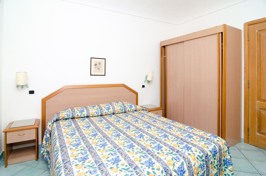 La Capannina - Hotel & Apartments Искья Экстерьер фото