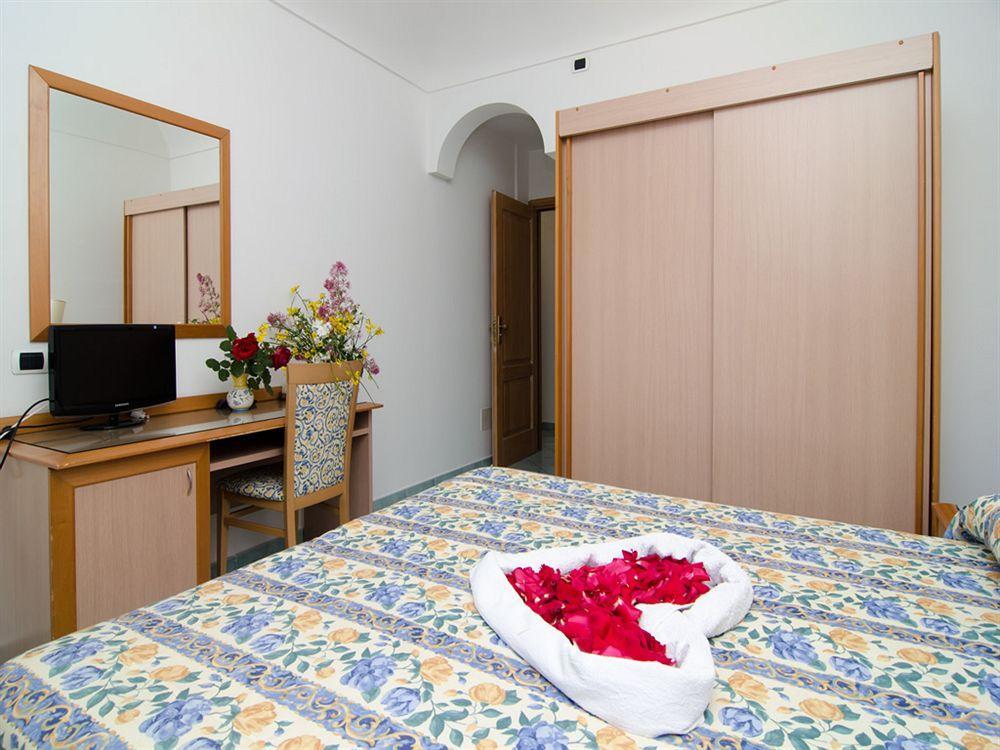 La Capannina - Hotel & Apartments Искья Экстерьер фото