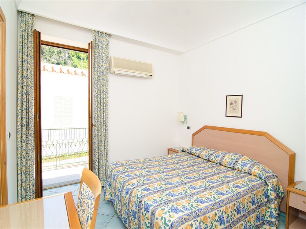 La Capannina - Hotel & Apartments Искья Экстерьер фото