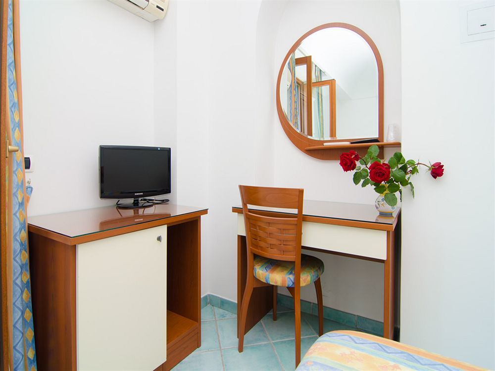La Capannina - Hotel & Apartments Искья Экстерьер фото