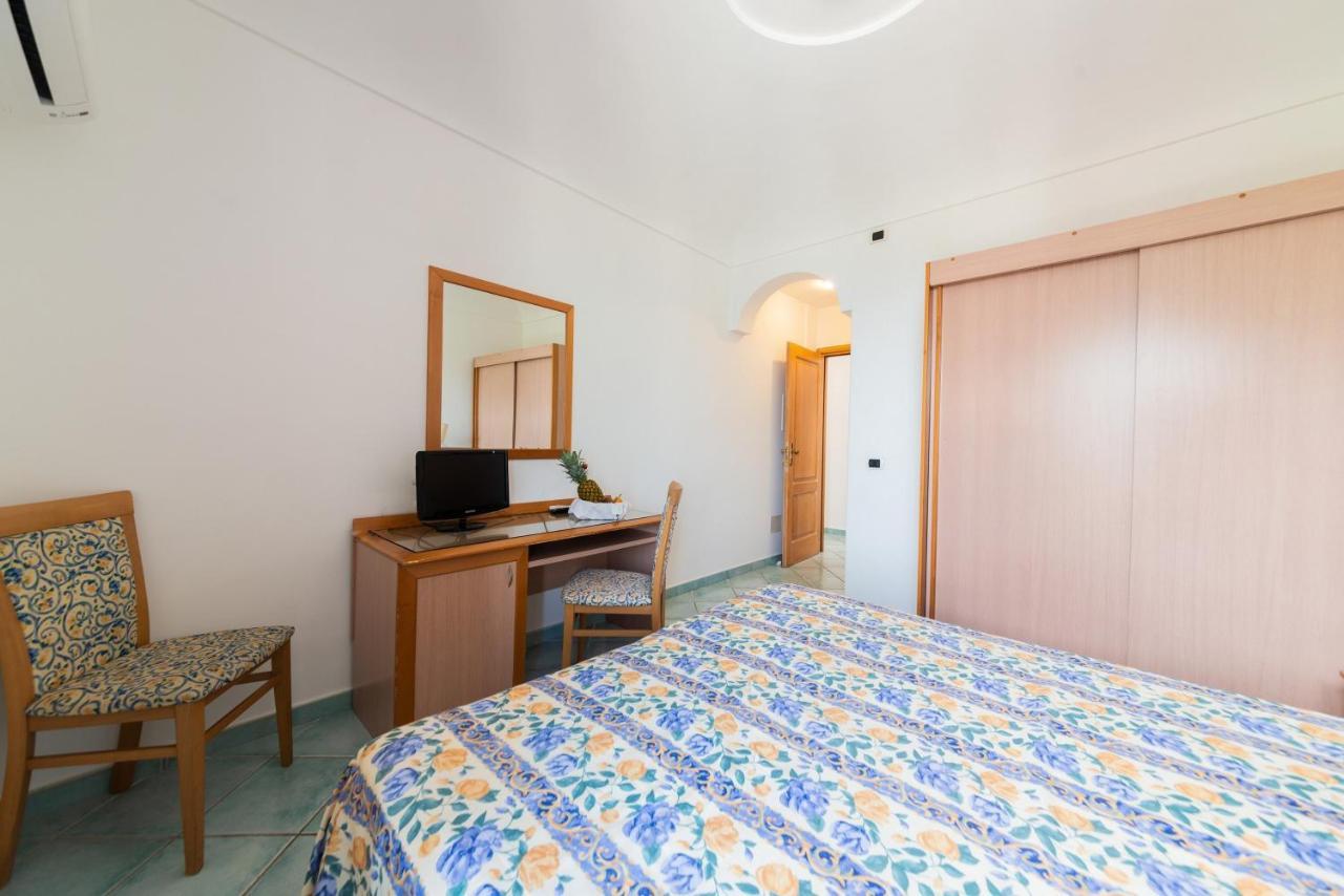 La Capannina - Hotel & Apartments Искья Экстерьер фото